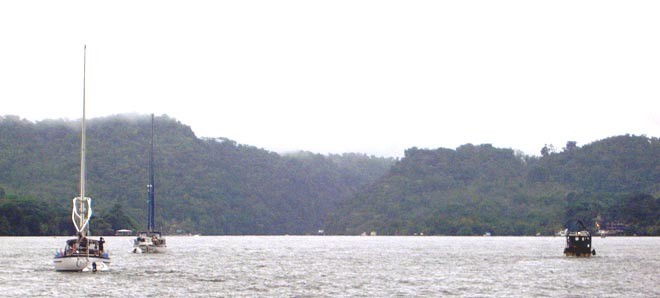 Crossing the bar at the mouth of the Rio Dulce © SW